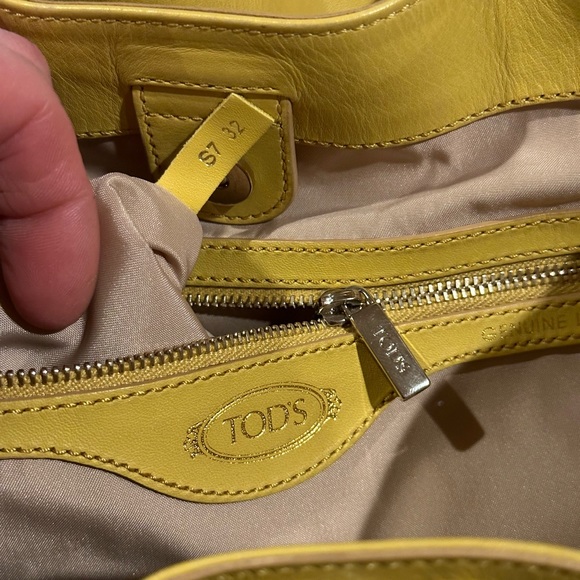 TOD’S Calfskin & Patent Leather Bucket Tote - Picture 9 of 12